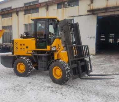 Geländegängiger Dieselstapler CPCD50-30 mit einer Tragfähigkeit von 5 Tonnen — BTS Engineering