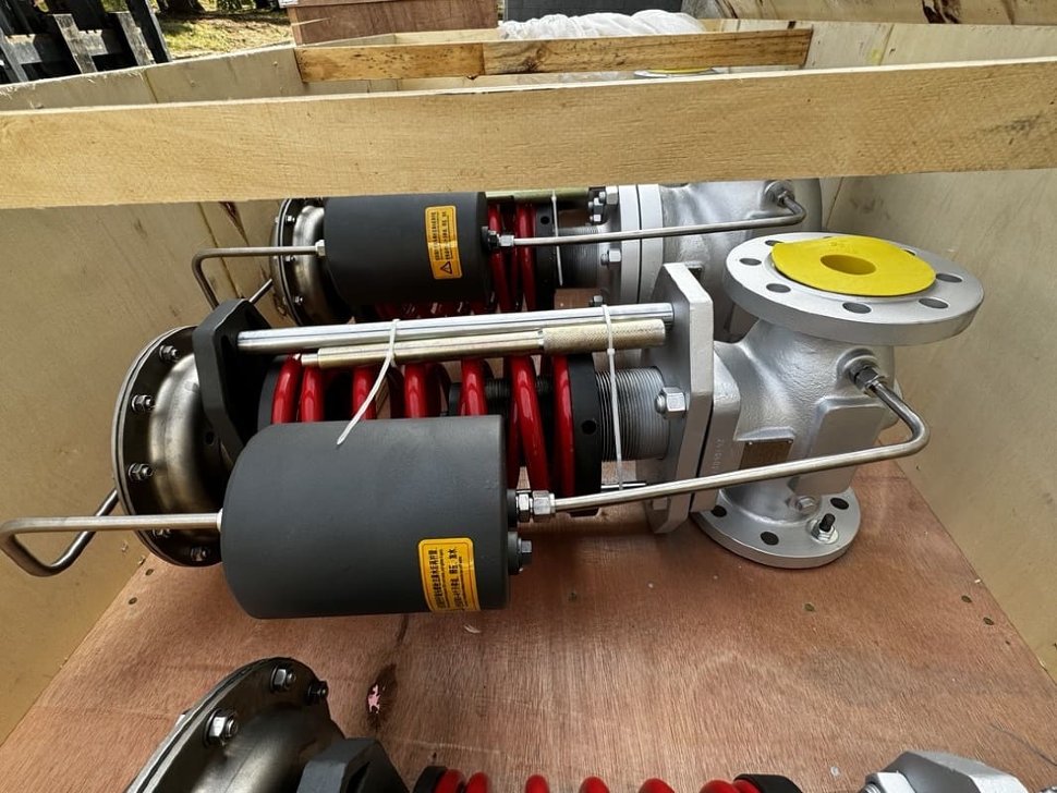 Pressure reducing valve DN100, WCB body, pressure inlet 5 bar outlet 3 ...